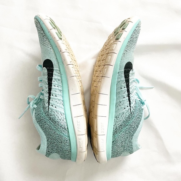 Nike Blue Flyknit Nike Free 4.0 Sneakers - Picture 4 of 5